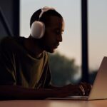 Apple AirPods Max – Premium Over-Ear Noise-Cancelling Headphones - Image 5